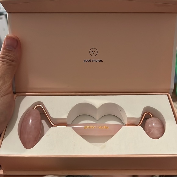 Rose Quartz Facial Massager​​​​​​​​​​​​​​​​​ - Picture 1 of 6